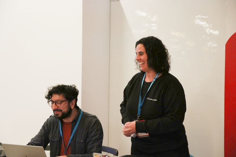 Un señora y un señor uno al lado del otro en el Contributor Day de la WordCamp Zaragoza 2024